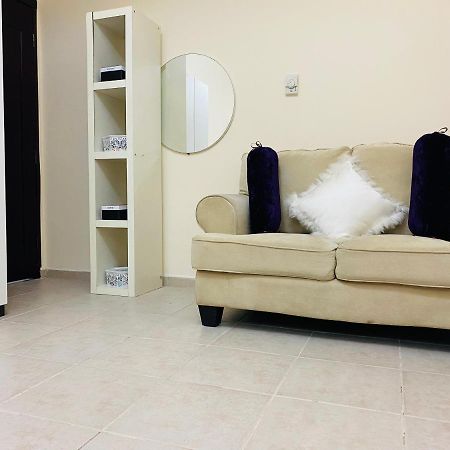 Nash Guest House Females Only Dubaï Extérieur photo