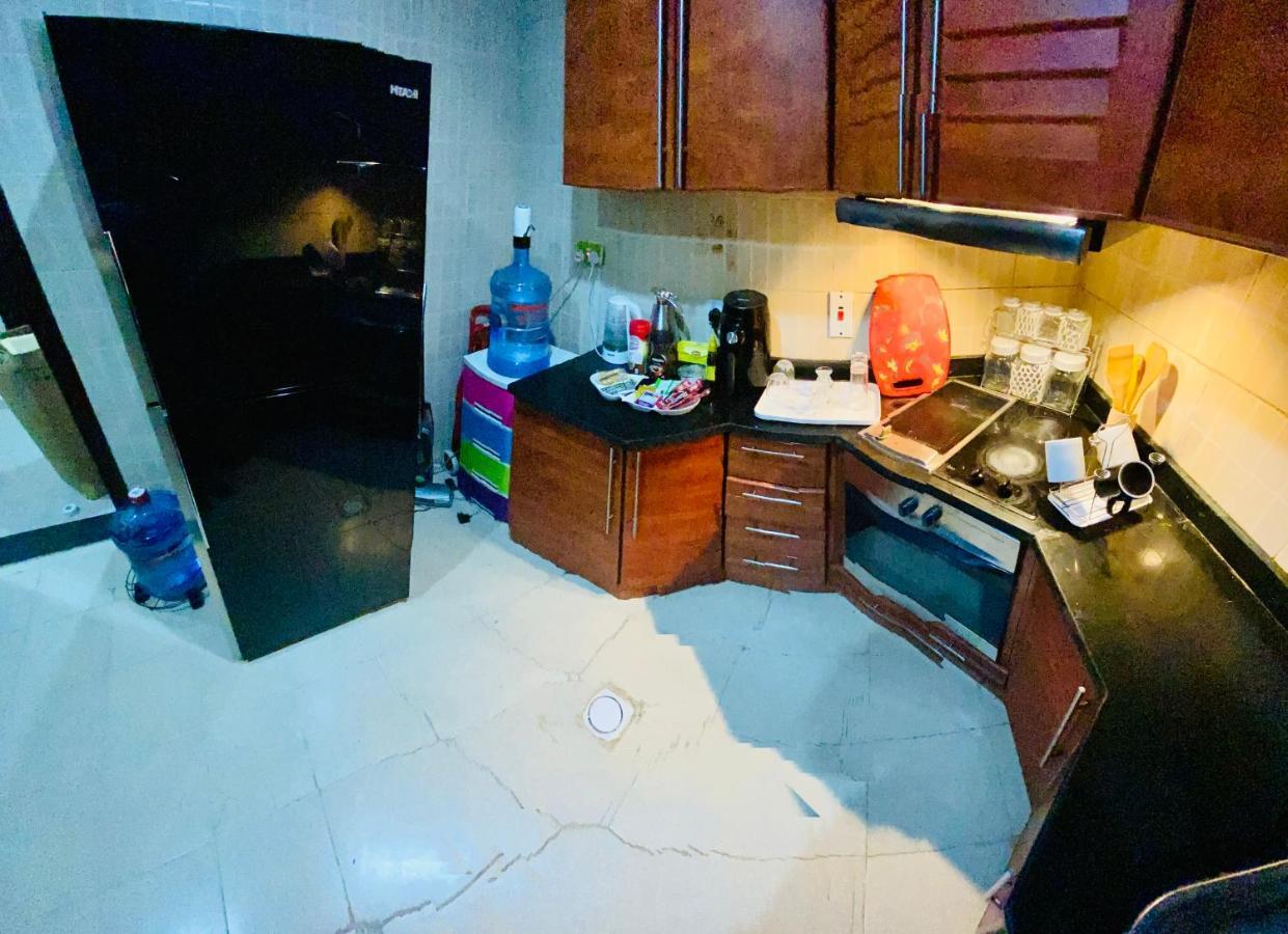 Nash Guest House Females Only Dubaï Extérieur photo