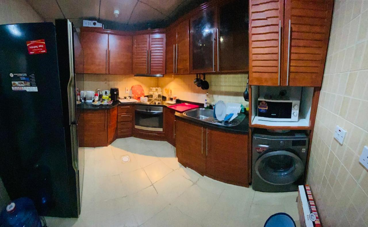 Nash Guest House Females Only Dubaï Extérieur photo