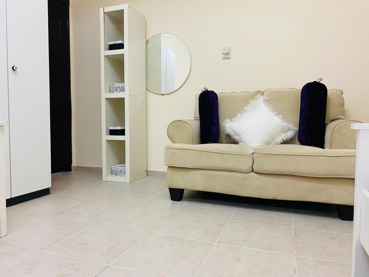 Nash Guest House Females Only Dubaï Extérieur photo
