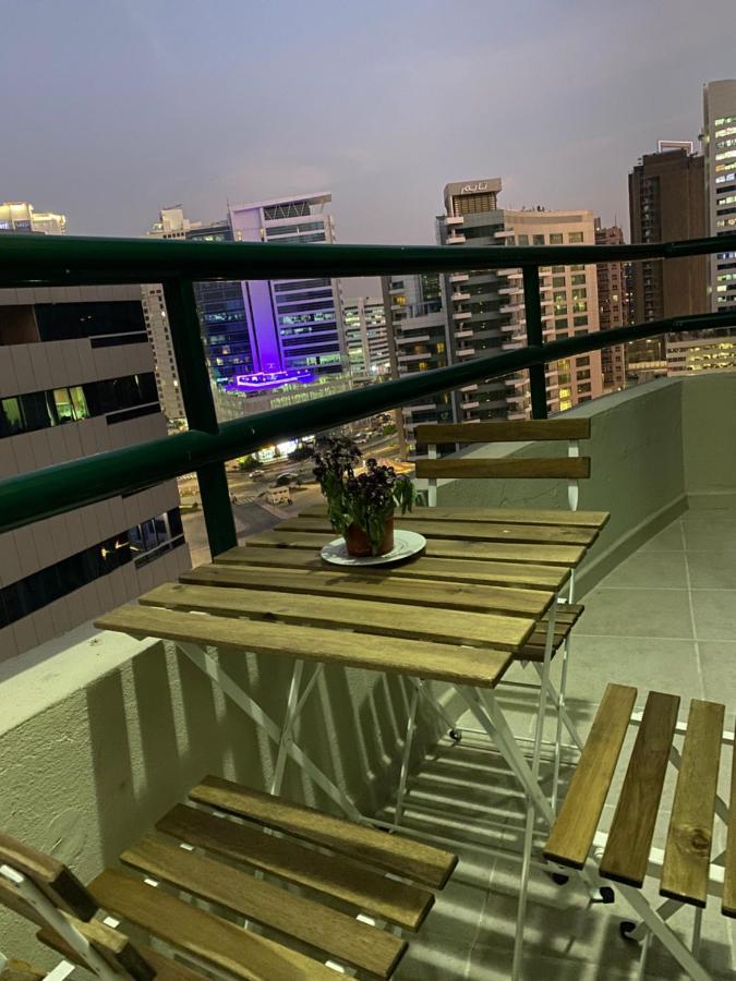 Nash Guest House Females Only Dubaï Extérieur photo