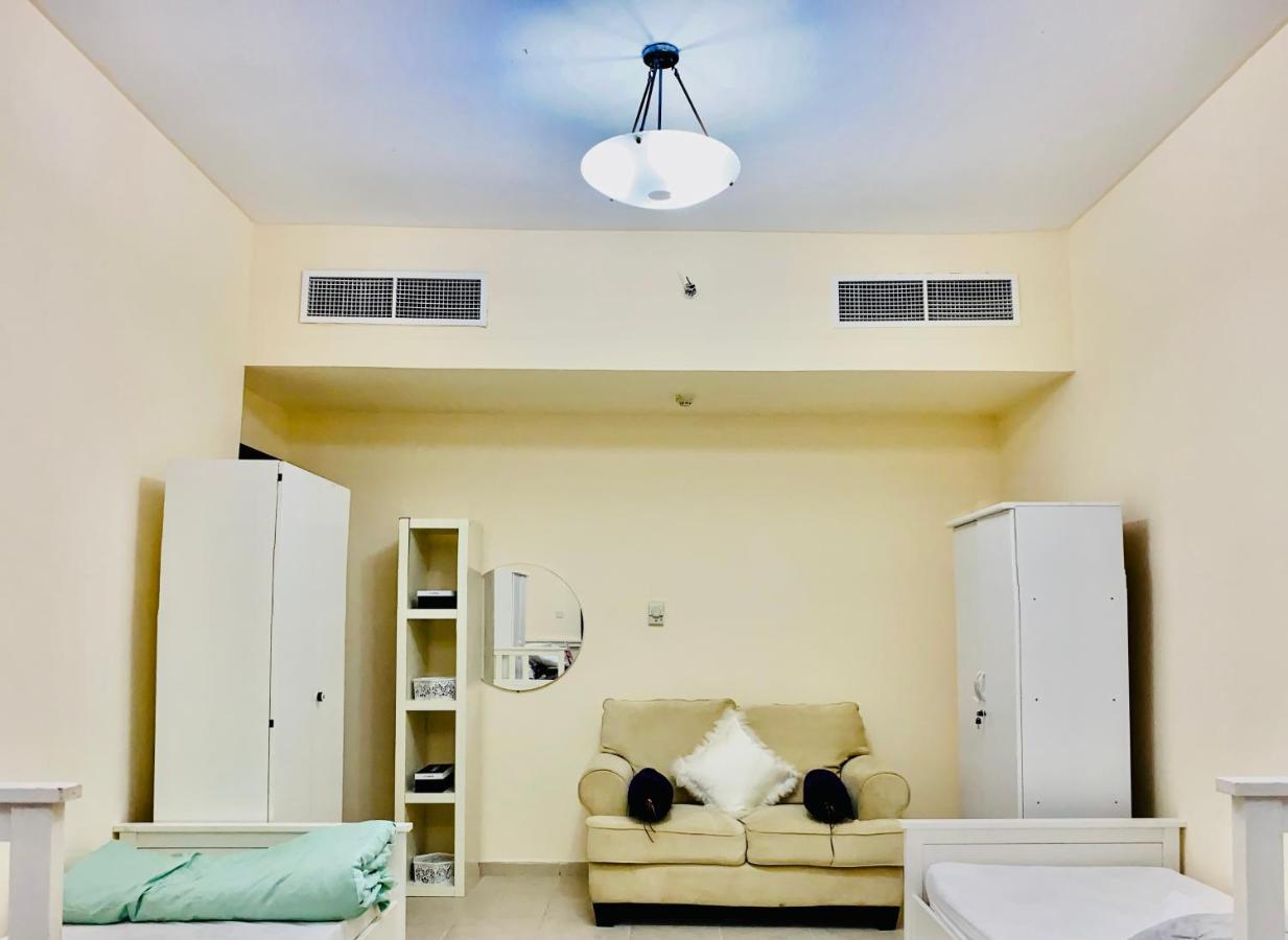 Nash Guest House Females Only Dubaï Extérieur photo